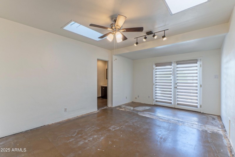 Bedroom/Office Space