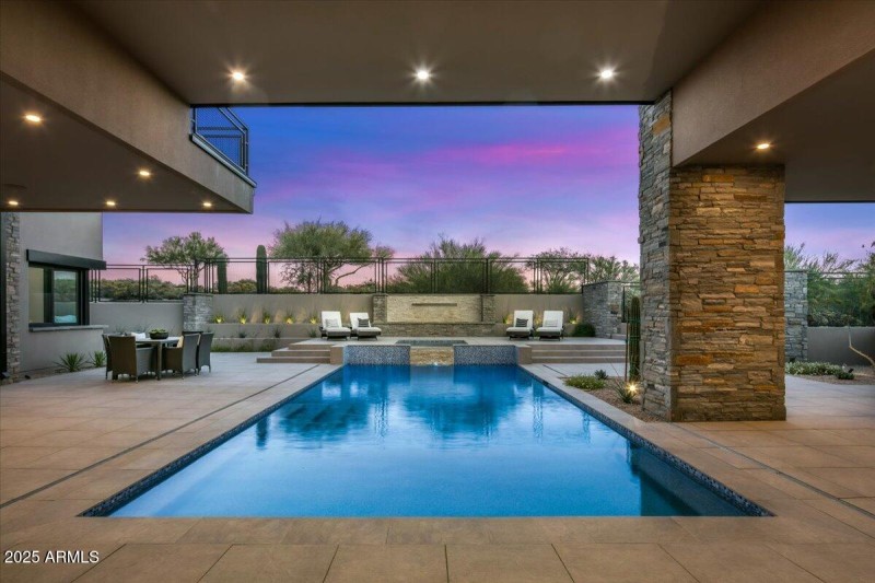 093-Covered Patios & Pool