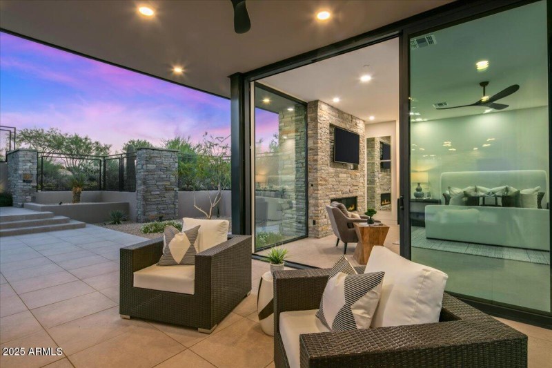 095-Primary Suite Patios