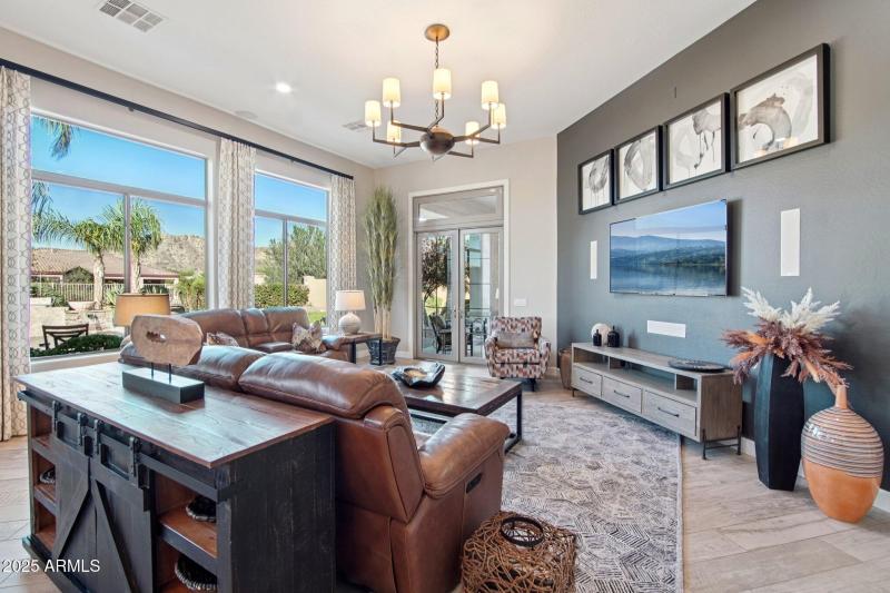 8-web-or-mls-W Molly Ln-S2910-008