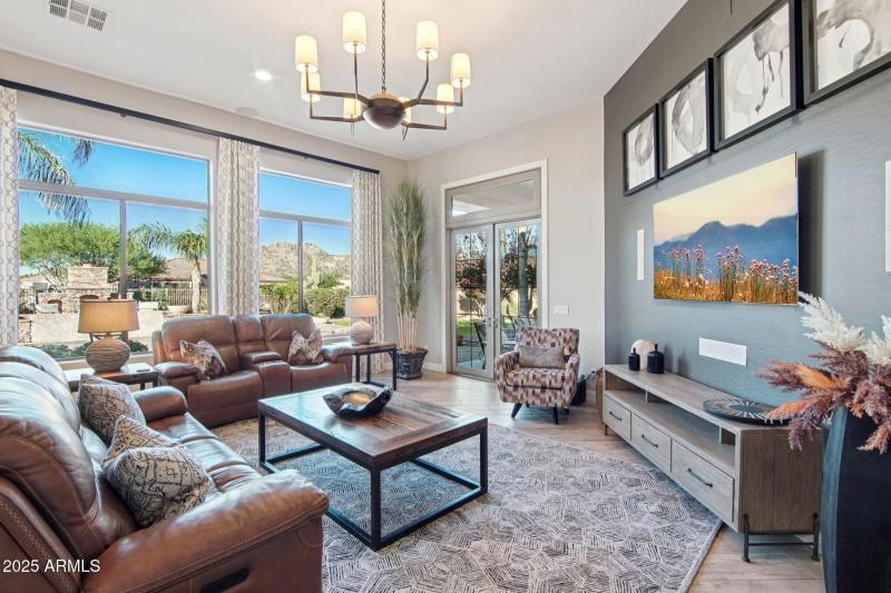 9-web-or-mls-W Molly Ln-S2910-009