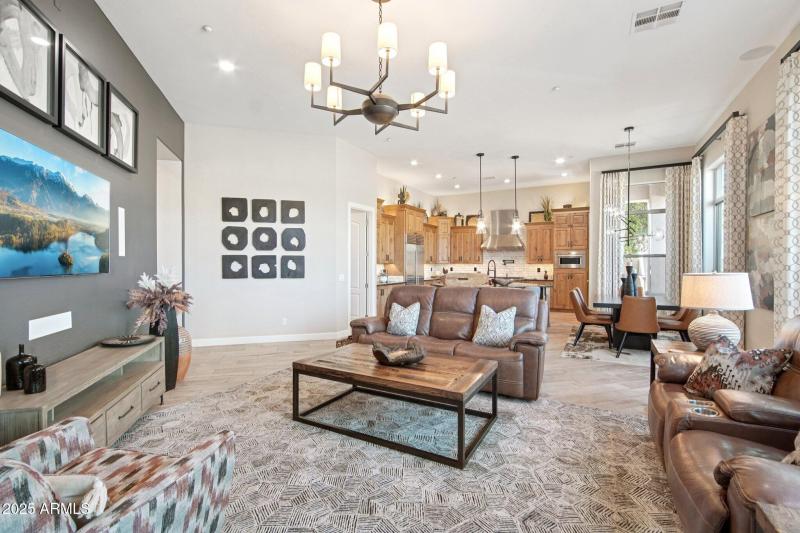 10-web-or-mls-W Molly Ln-S2910-010