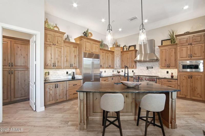 14-web-or-mls-W Molly Ln-S2910-014