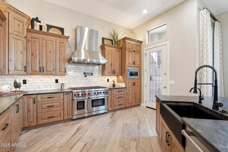 16-web-or-mls-W Molly Ln-S2910-016