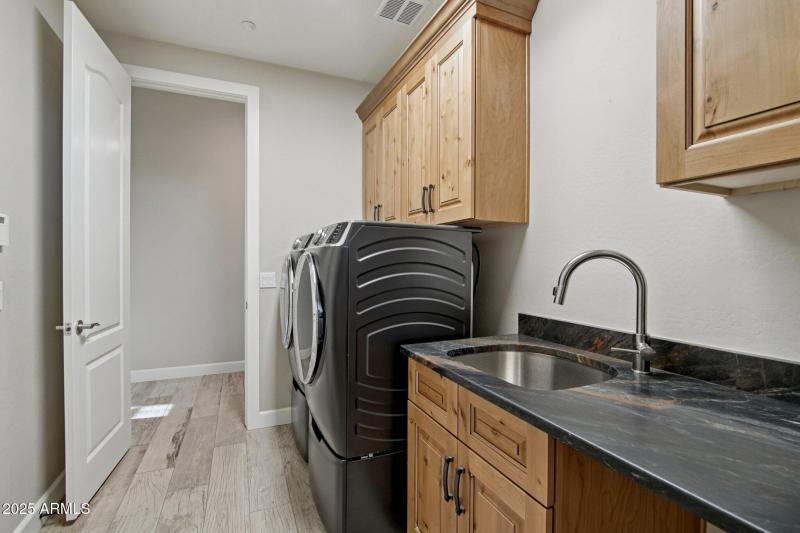 39-web-or-mls-W Molly Ln-S2910-039