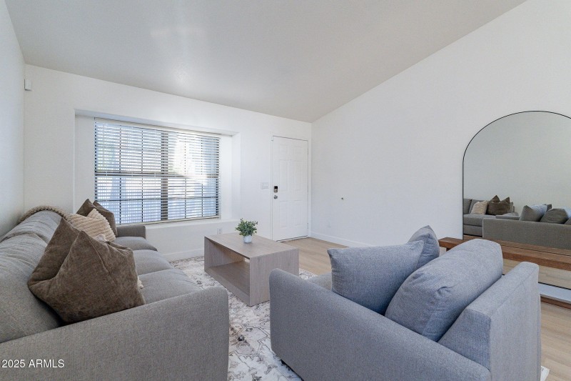 14-web-or-mls-Glendale-14