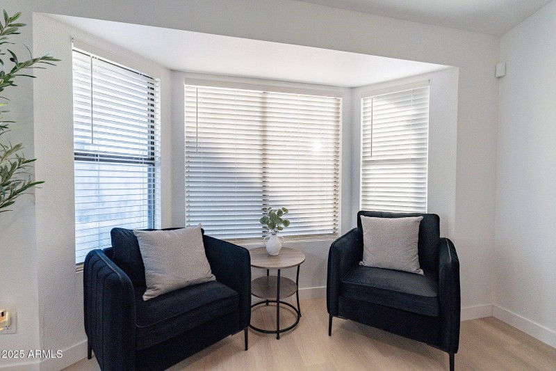 22-web-or-mls-Glendale-22