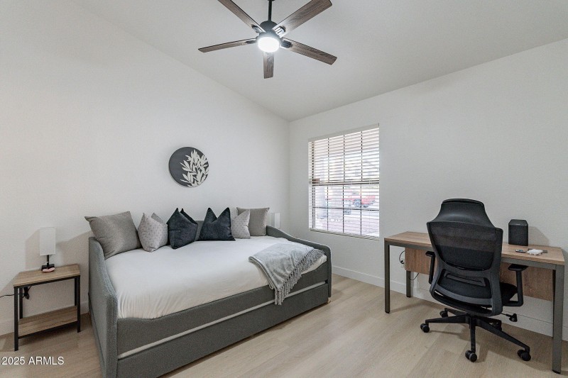 29-web-or-mls-Glendale-29