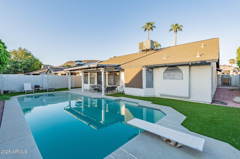 37-web-or-mls-Glendale-37