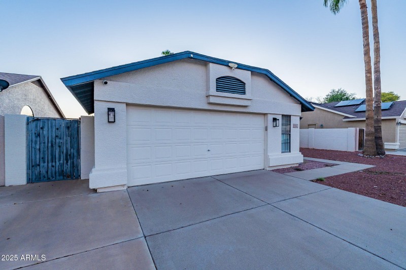 40-web-or-mls-Glendale-twilight-1