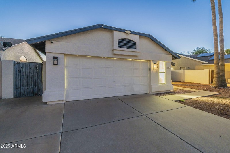 46-web-or-mls-Glendale-twilight-7