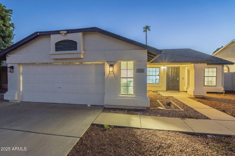47-web-or-mls-Glendale-twilight-8