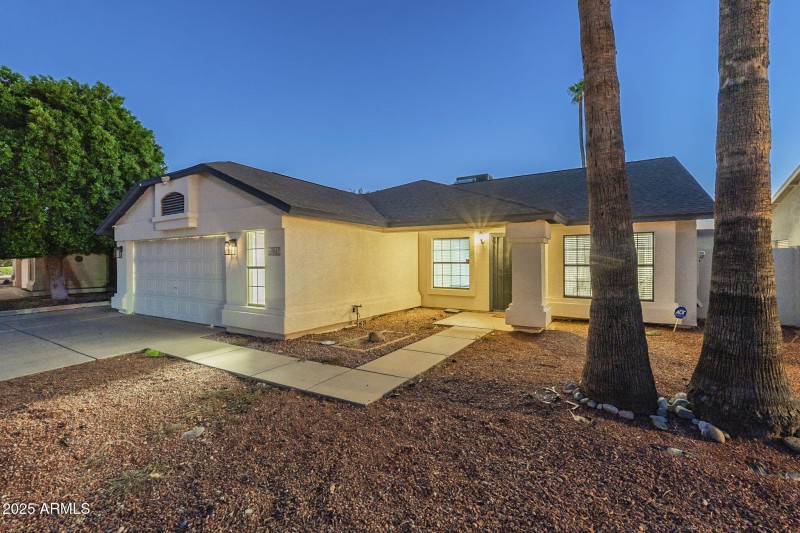 48-web-or-mls-Glendale-twilight-9