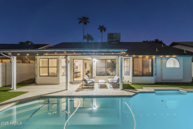 50-web-or-mls-Glendale-twilight-11