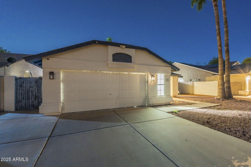 52-web-or-mls-Glendale-twilight-13