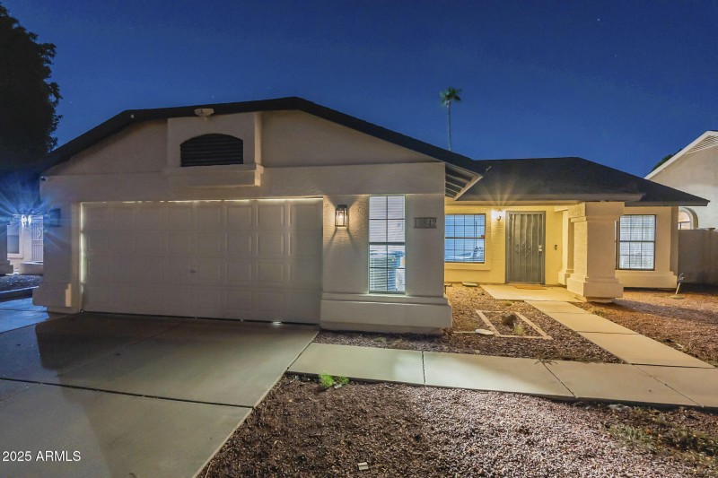 53-web-or-mls-Glendale-twilight-14