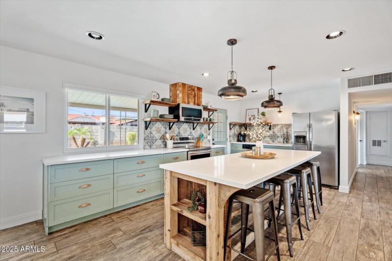 TONS OF COUNTER SPACE