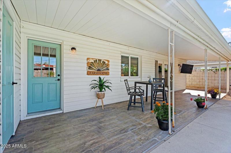 COVERED PATIO W KITCHEN DOOR
