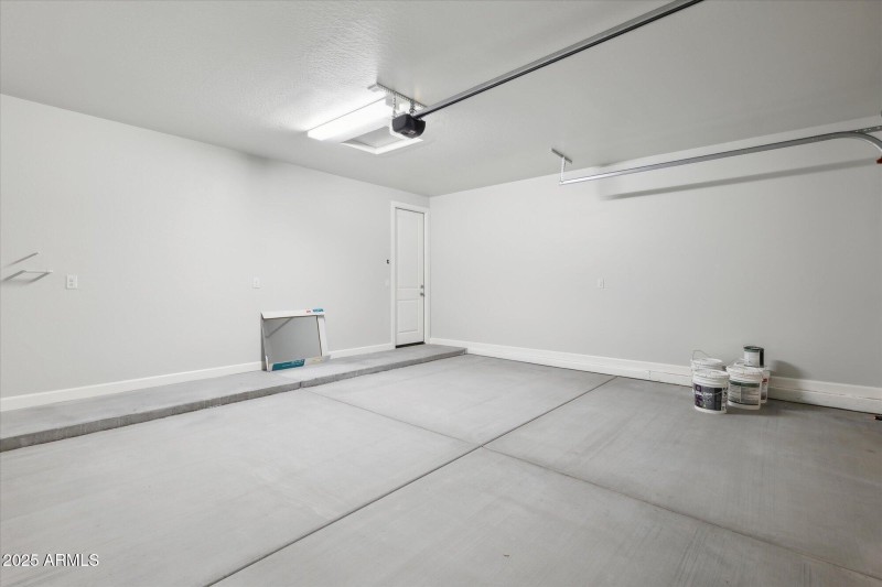 1,658 Garage 1 - 192