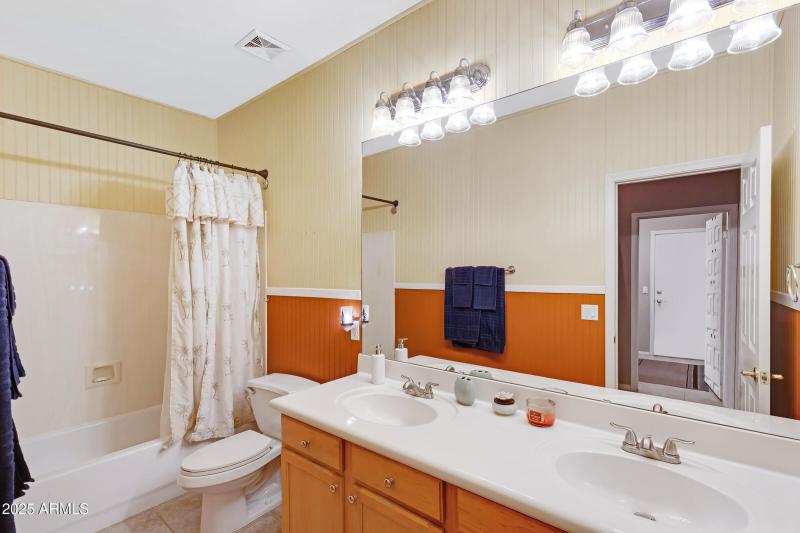 9831 E Lompoc Ave-31