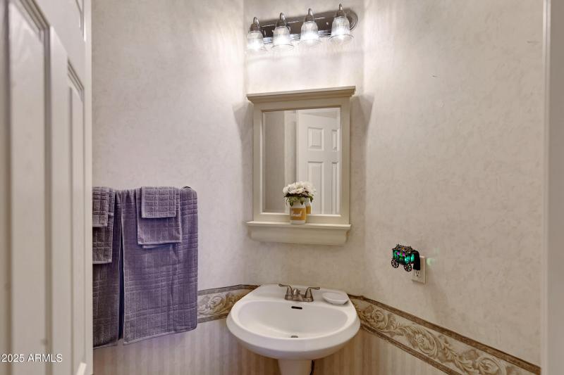 9831 E Lompoc Ave-28