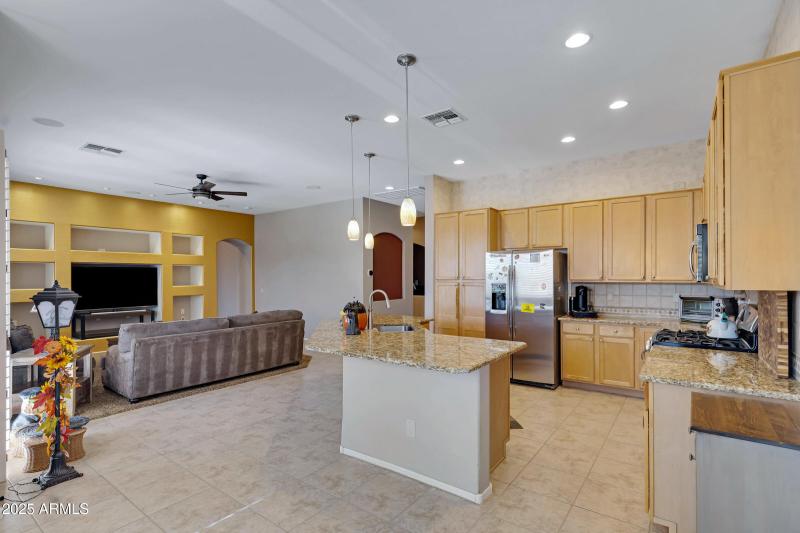 9831 E Lompoc Ave-15