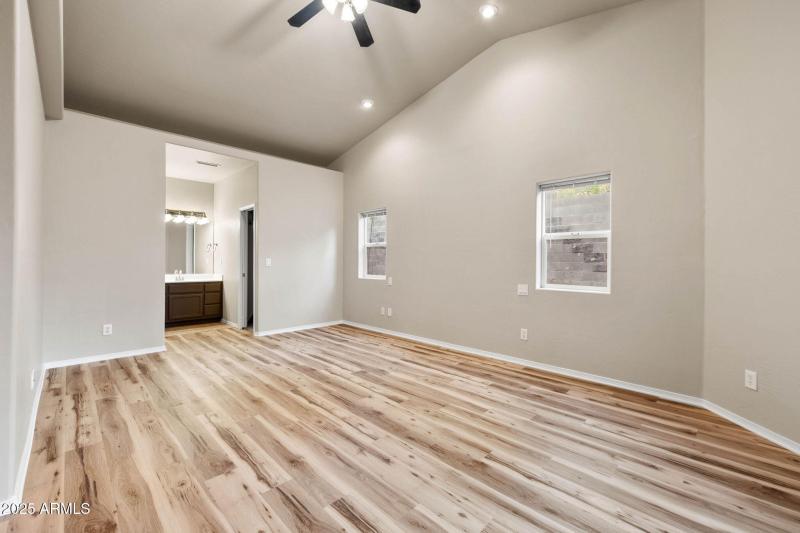 20-Primary Bedroom (1)