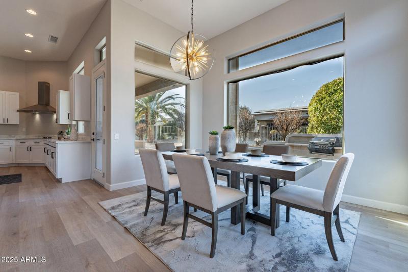 Eat-in kitchen dining