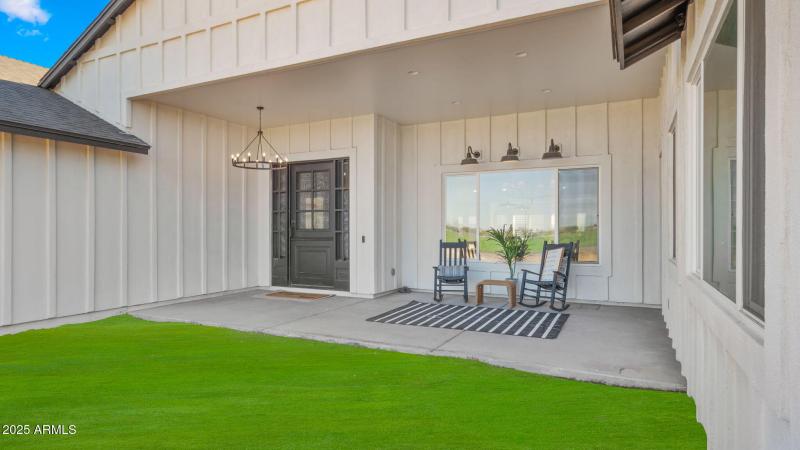 Beautiful front patio with Temple Views