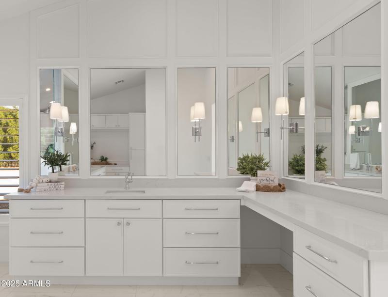 60-web-or-mls-Primary Suite7