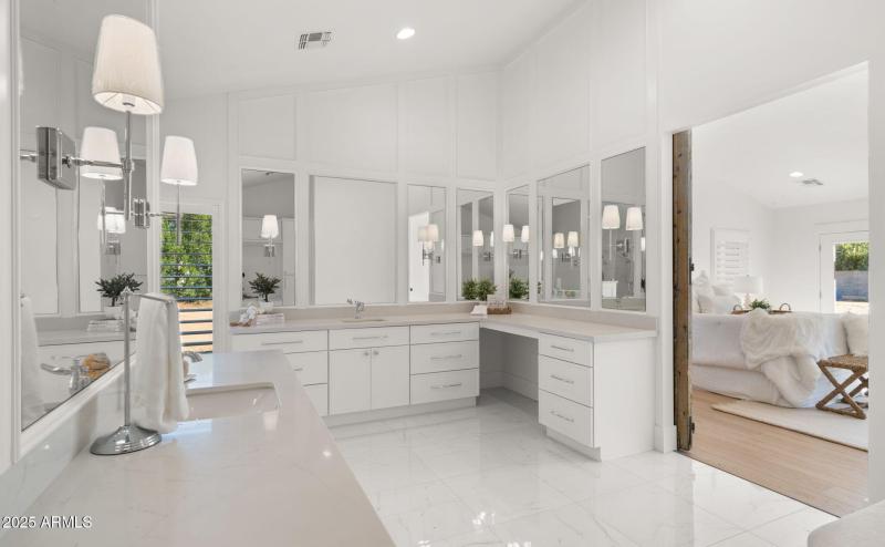 61-web-or-mls-Primary Suite6