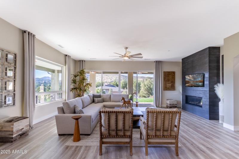 Interior 1580 Southview-5