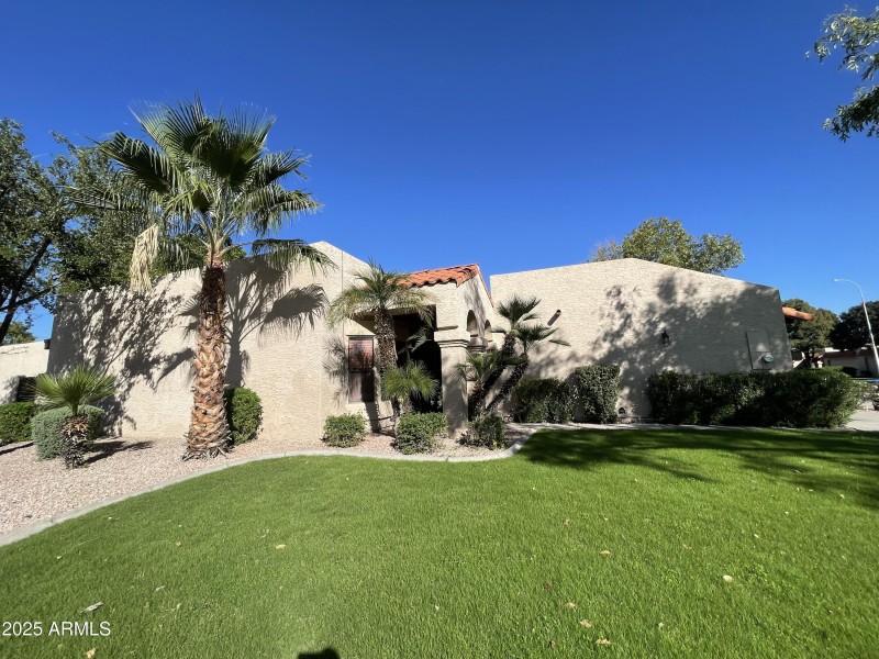 END UNIT * CORNER LOT