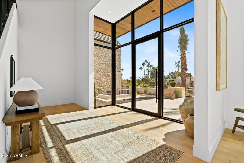 5-web-or-mls-6230-e-hillcrest-blvd