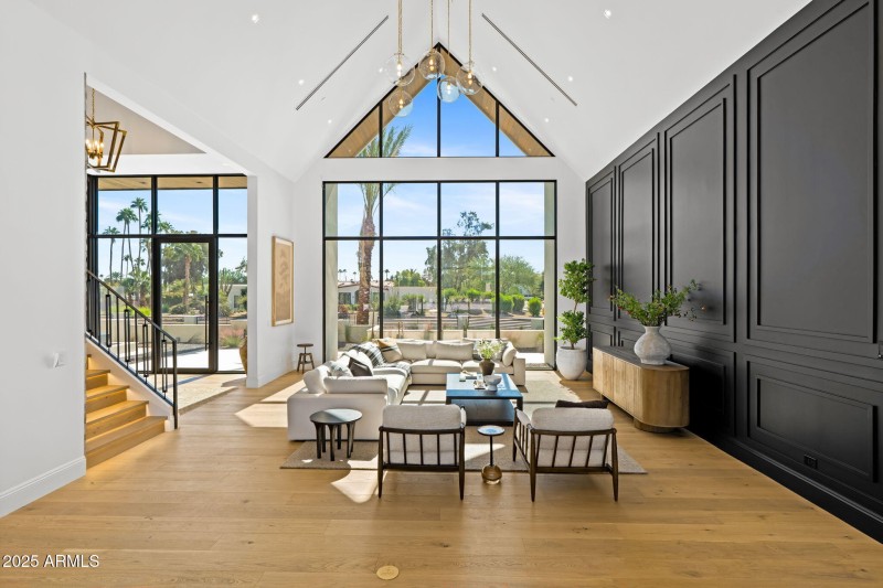 6-web-or-mls-6230-e-hillcrest-blvd