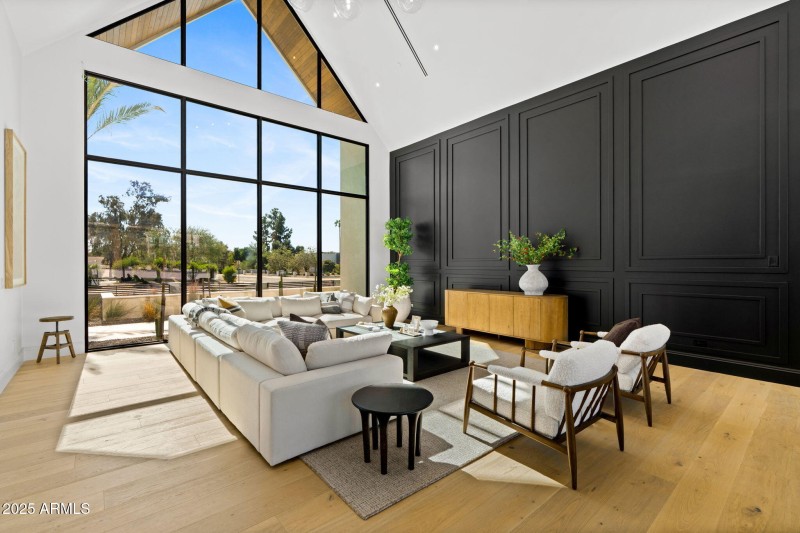 7-web-or-mls-6230-e-hillcrest-blvd