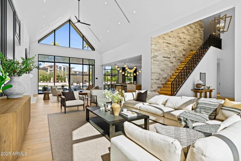 9-web-or-mls-6230-e-hillcrest-blvd