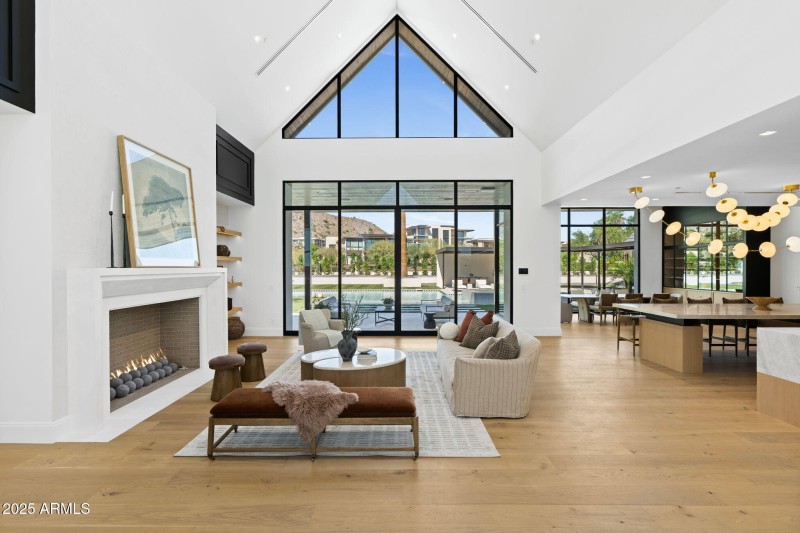 11-web-or-mls-6230-e-hillcrest-blvd