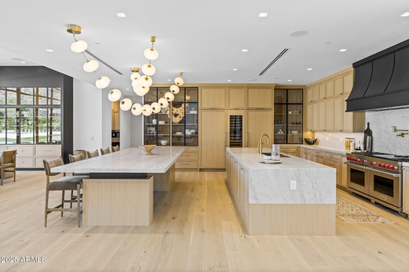 16-web-or-mls-6230-e-hillcrest-blvd