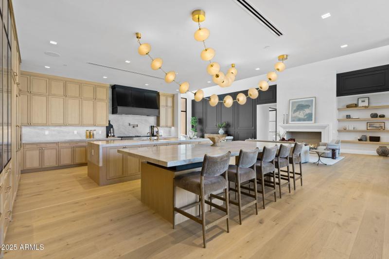 19-web-or-mls-6230-e-hillcrest-blvd