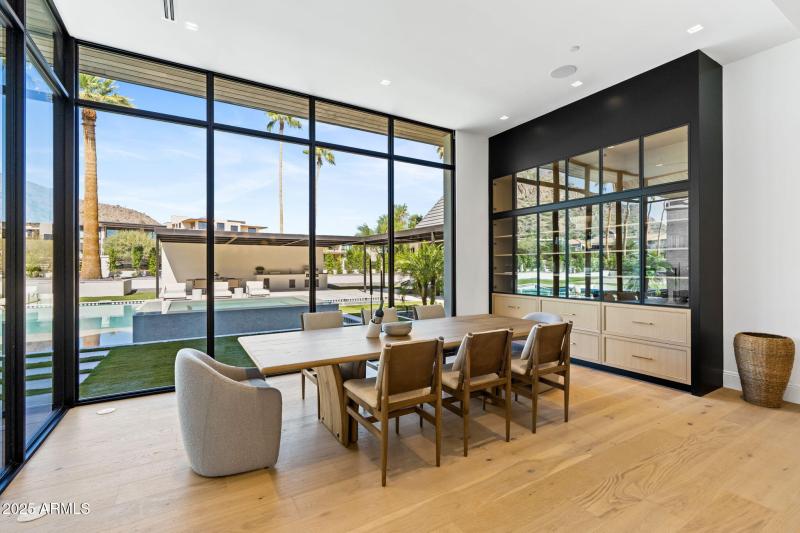 20-web-or-mls-6230-e-hillcrest-blvd