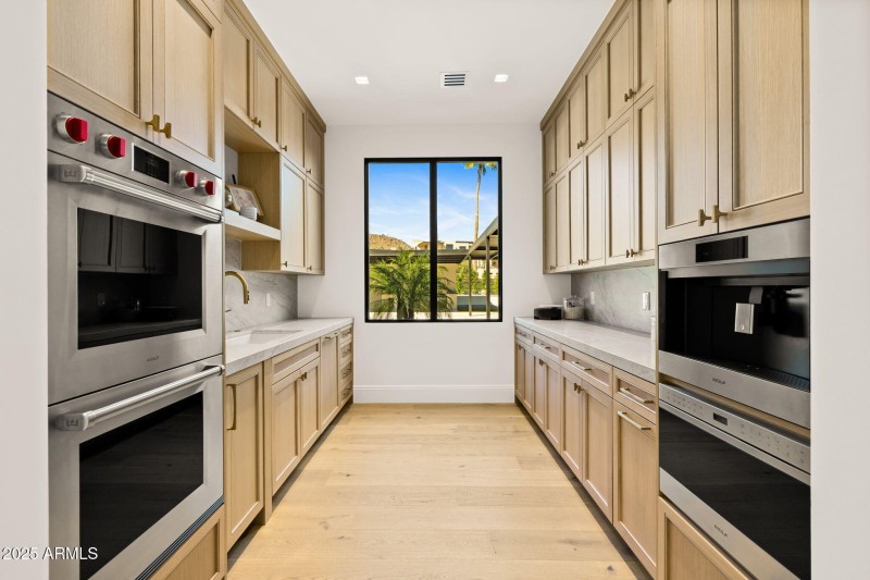 22-web-or-mls-6230-e-hillcrest-blvd