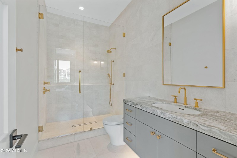 39-web-or-mls-6230-e-hillcrest-blvd