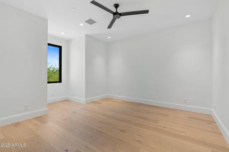 40-web-or-mls-6230-e-hillcrest-blvd