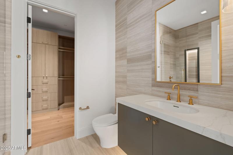 43-web-or-mls-6230-e-hillcrest-blvd