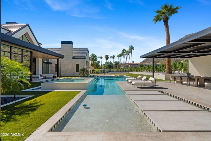 54-web-or-mls-6230-e-hillcrest-blvd