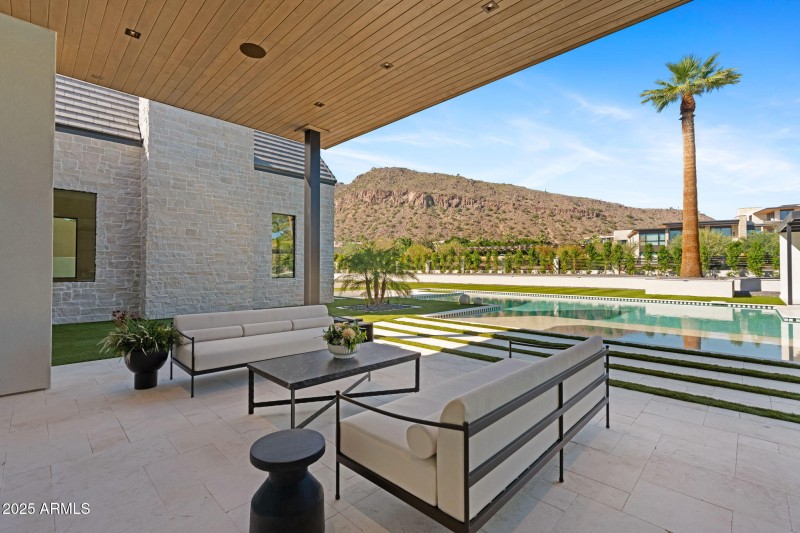 55-web-or-mls-6230-e-hillcrest-blvd