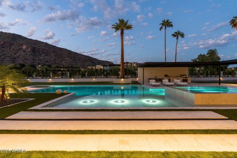 64-web-or-mls-6230-e-hillcrest-blvd