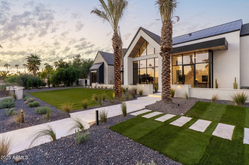 66-web-or-mls-6230-e-hillcrest-blvd