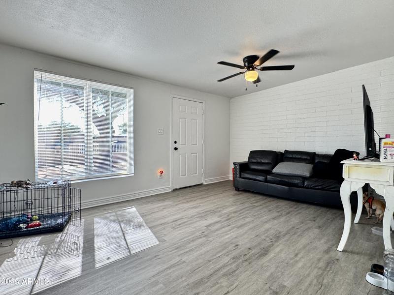 A9F504F2-AAD4-447B-9136-372E09D3A4A4_1_2